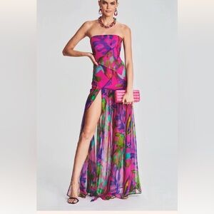 Beautiful strapless maxi tropical leaf dress - no tags